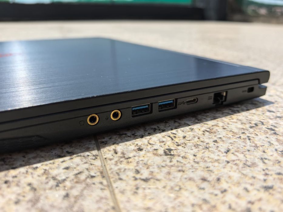 Vendo portátil gaming MSI GF63 Thin em excelente estado, muito bem estimado e totalmente funcional.