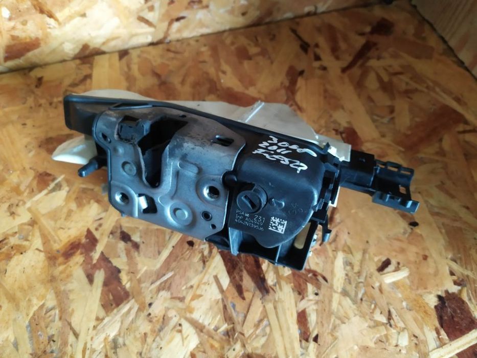 FECHO DE PORTA PEUGEOT 3008 5008 09-15