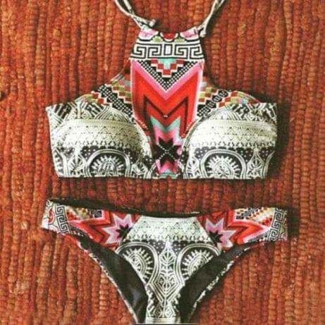 Vários bikinis Brazilian