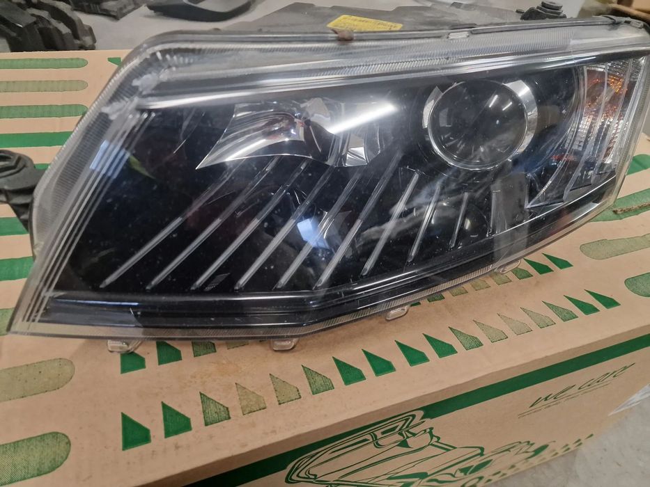 Reflektor lewy przód xenon skoda octavia III 5E1 941 015B