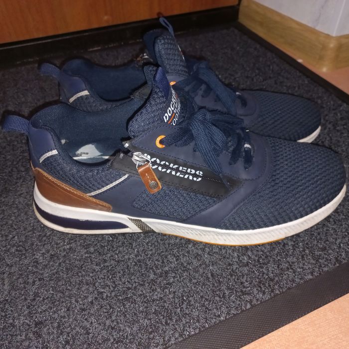 Мужские   кроссовки    47 р