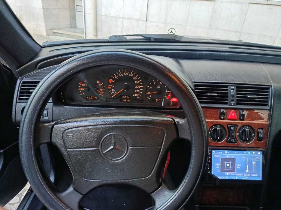Carro Mercedes C180