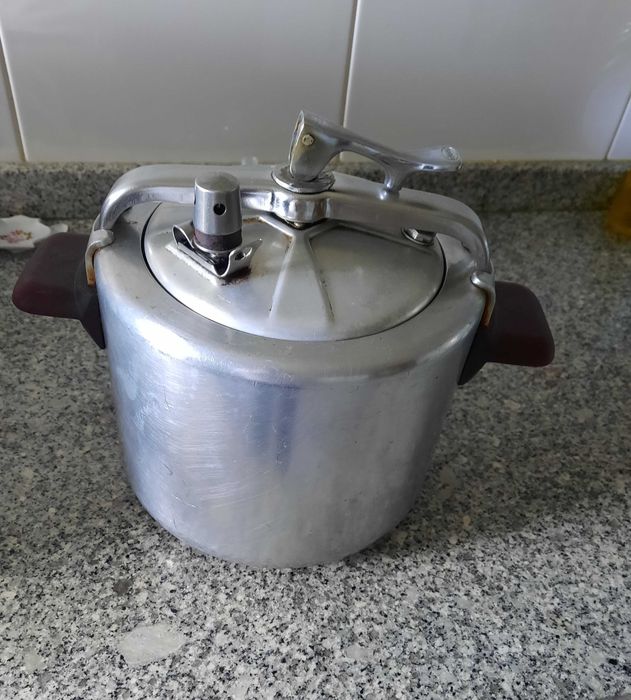 Prestige Mini Maid Pressure Cooker Hawkins Contura Black (CB20) L