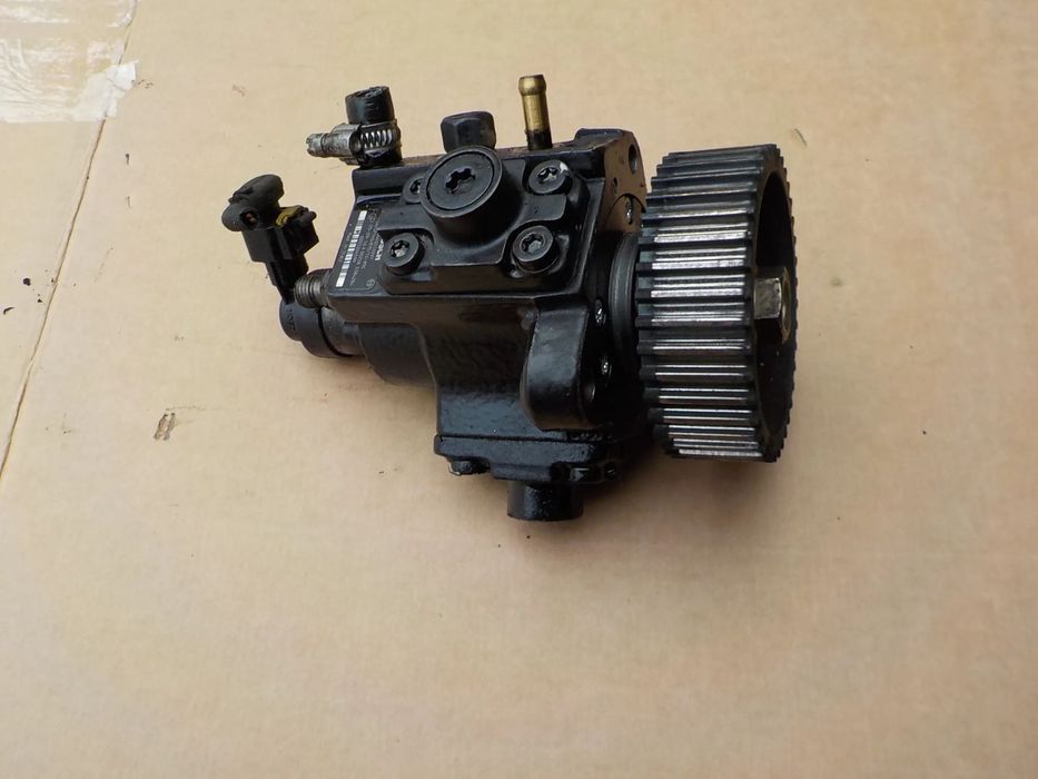 pompa wtryskowa opel zafira b 1,9 cdti 0445010097