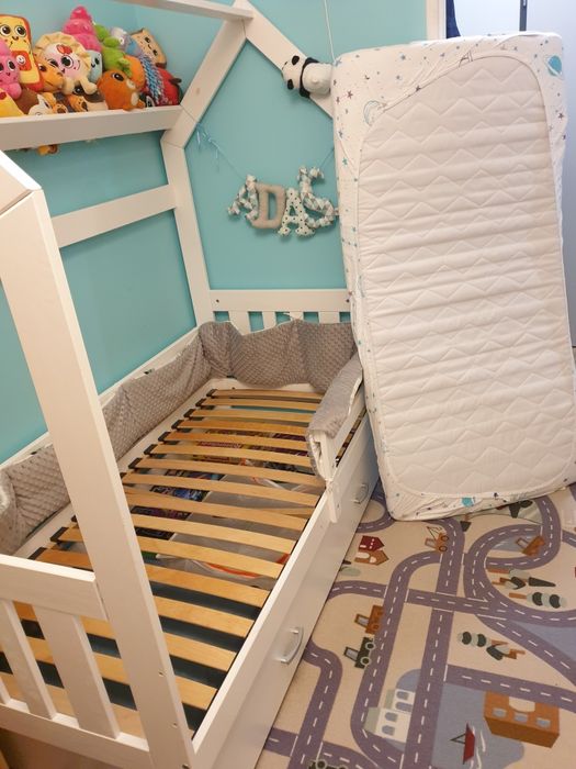 Łóżko domek 80 x160  z materacem