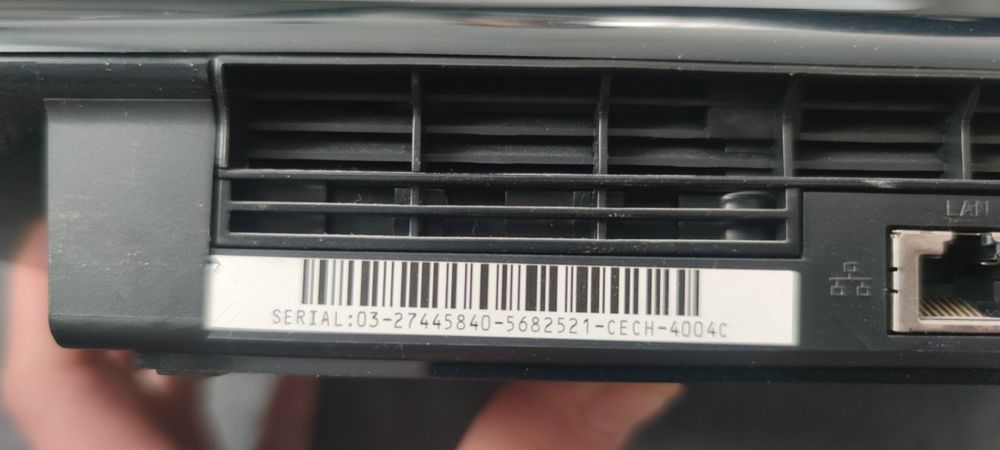 PlayStation 3 super slim 500GB, dwa kontrolery + 10 gier