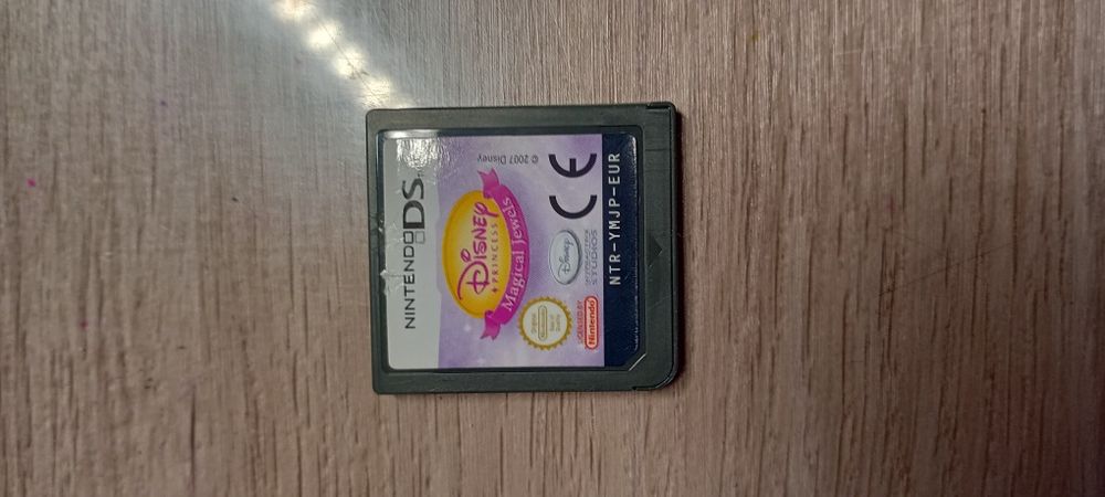 Продам ігрову приставку nintendo 2DS