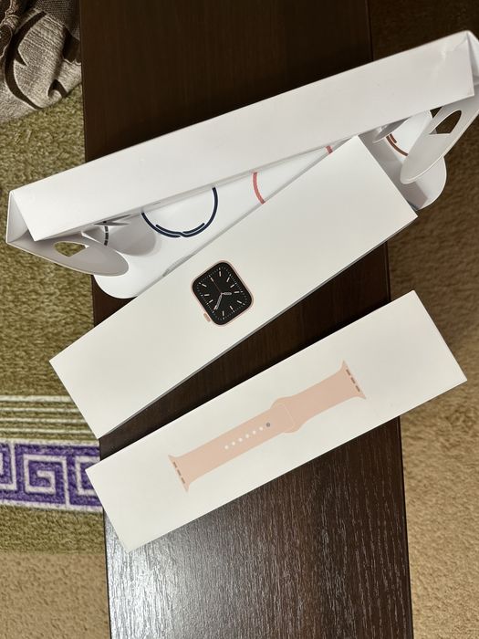Продам Apple watch 6 (в хорошем состоянии)