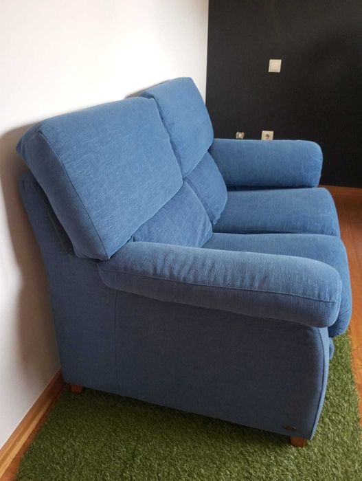 Sofá 2 lugares, azul, ótimo estado