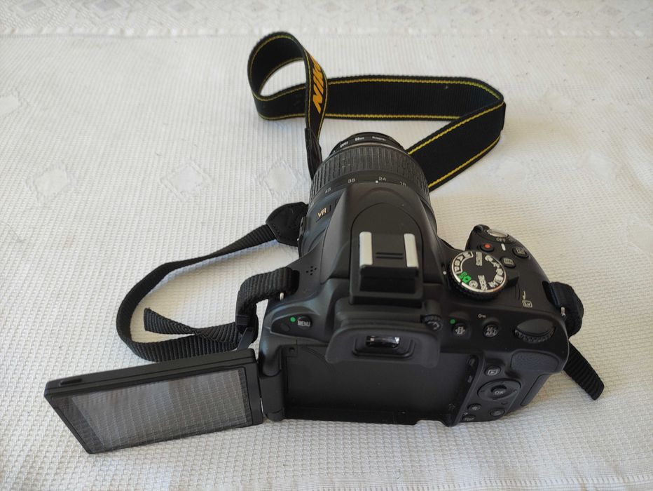 Câmera Nikon 5100 + lente 35mm + bateria adicional pouco uso