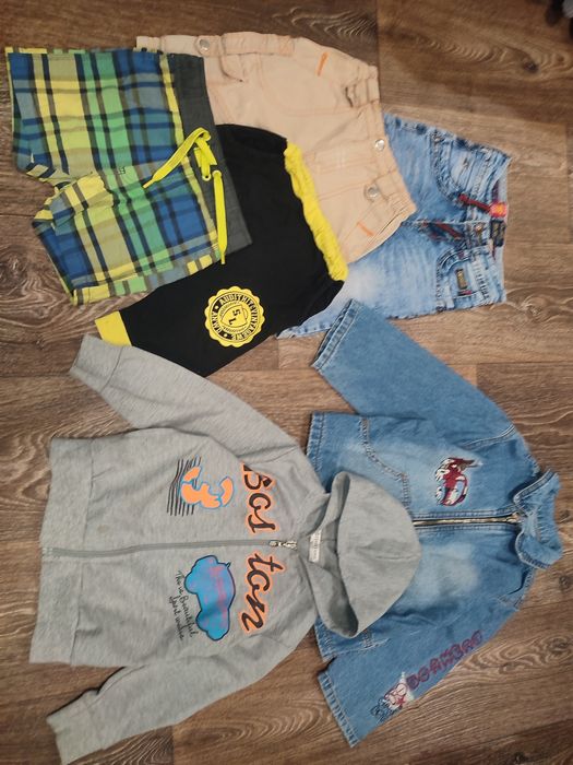 Віддам безкоштовно дитячий одяг