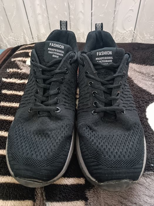 Кросівки 43 розмір(сіточка)