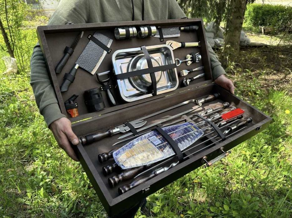 Подарунковий набір шампурів з можливістю гравіювання на кейсі!