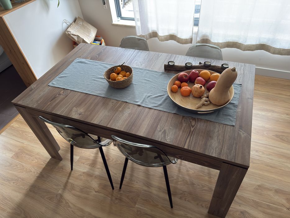 Mesa de Jantar + Cadeiras