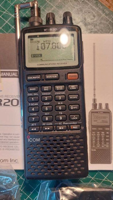 Портативний сканувальний радіоприймач Icom IC-R20