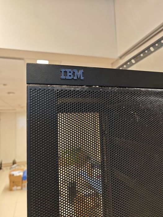 Szafa Rack IBM serwery