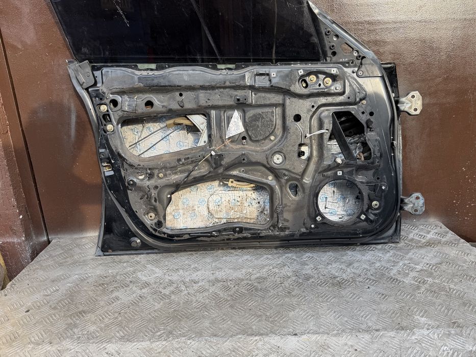 Дверь стекло левые Субару легаси subaru legacy год 04