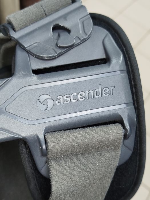 Телескопический коленный ортез Ascender ROM.