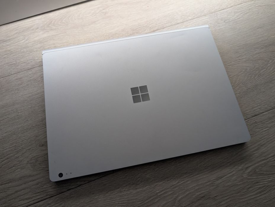 Microsoft Surface Book 2 13.5 i7-8650u 8/256gb Nvidia 1050
