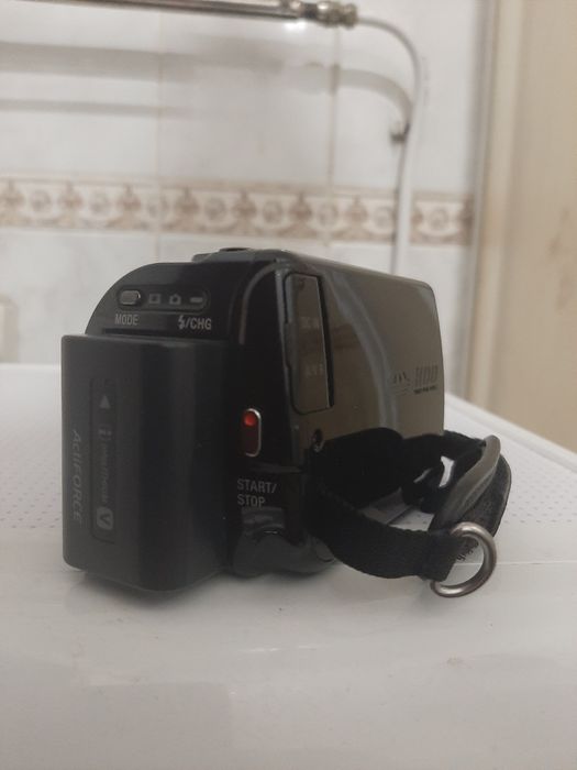 Вiдеокамера HDR XR350E (Можливий обмін на iPhone 11 Pro)
