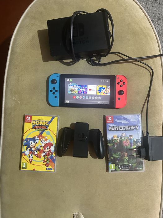 Nintendo Switch + 2 Jogos (Minecraft & Sonic Mania Plus)