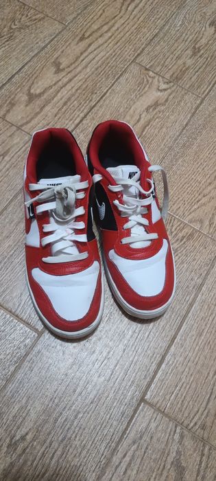 фірмові кросівки найк