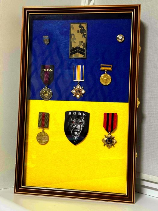 Рамка для медалей, орденів, шевронів на два відділи