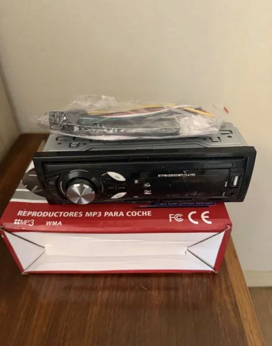 Auto rádio em bom estado