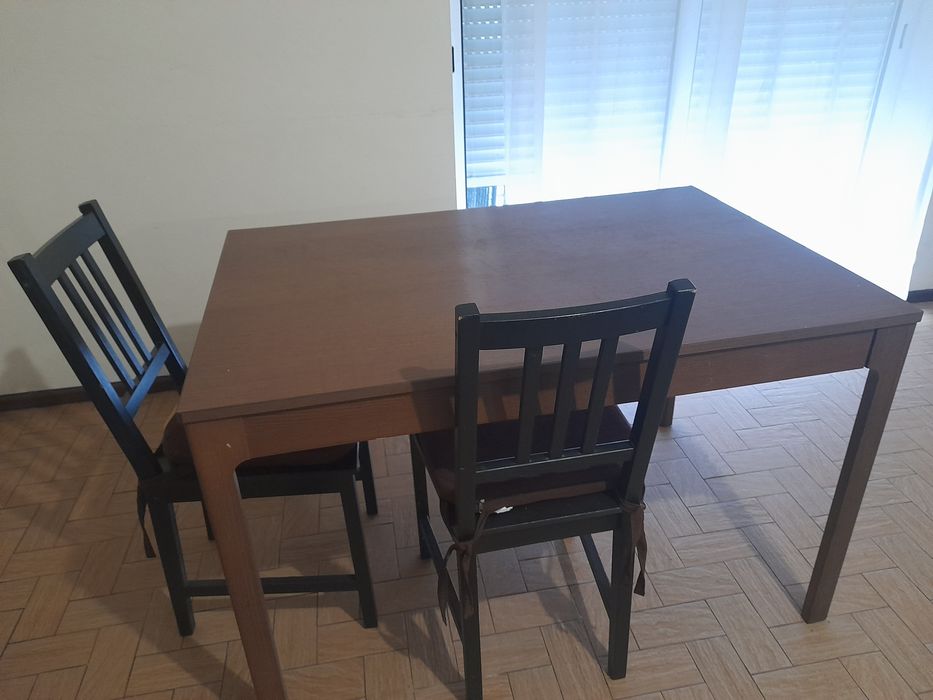 Mesa extensível ikea + 6 cadeiras