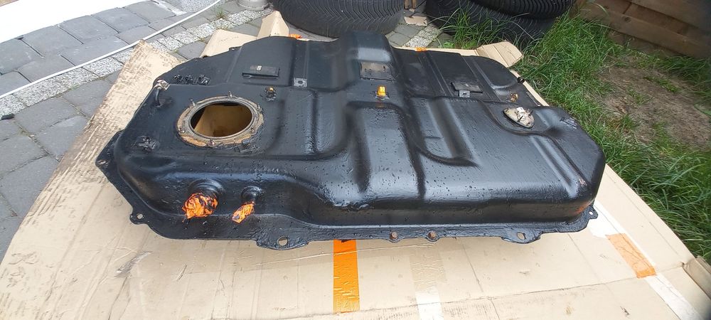 Zbiornik paliwa Mitsubishi Grandis diesel