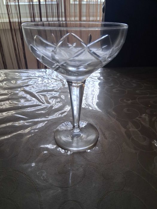 Conjunto (72 peças) de copos e jarro em vidro fino lapidado