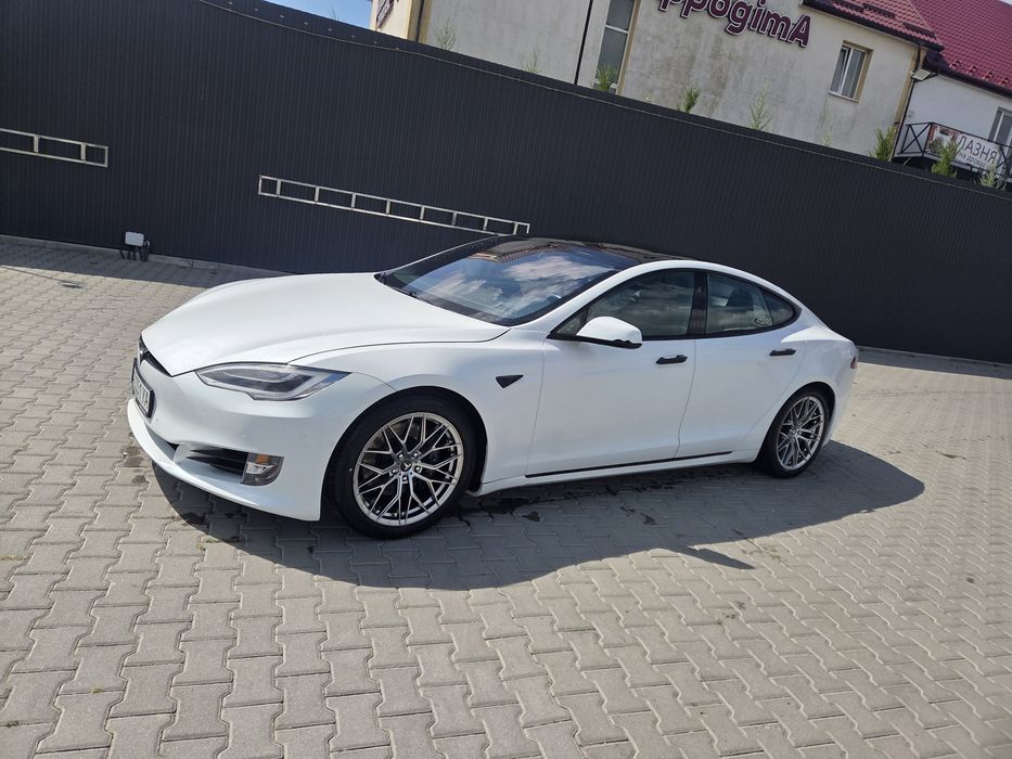 Tesla Model S 2020
