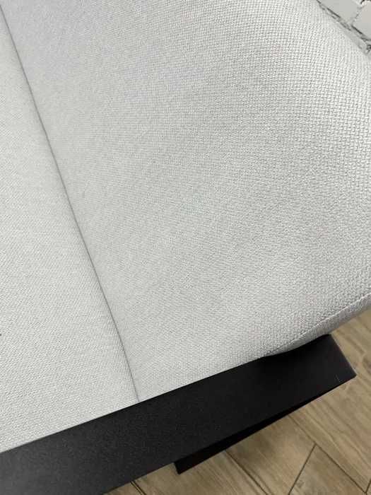 Світло-сірий диван в стилі лофт