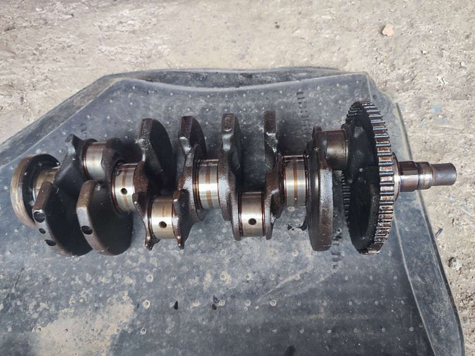 Колінвал Опель вектра А 1.8