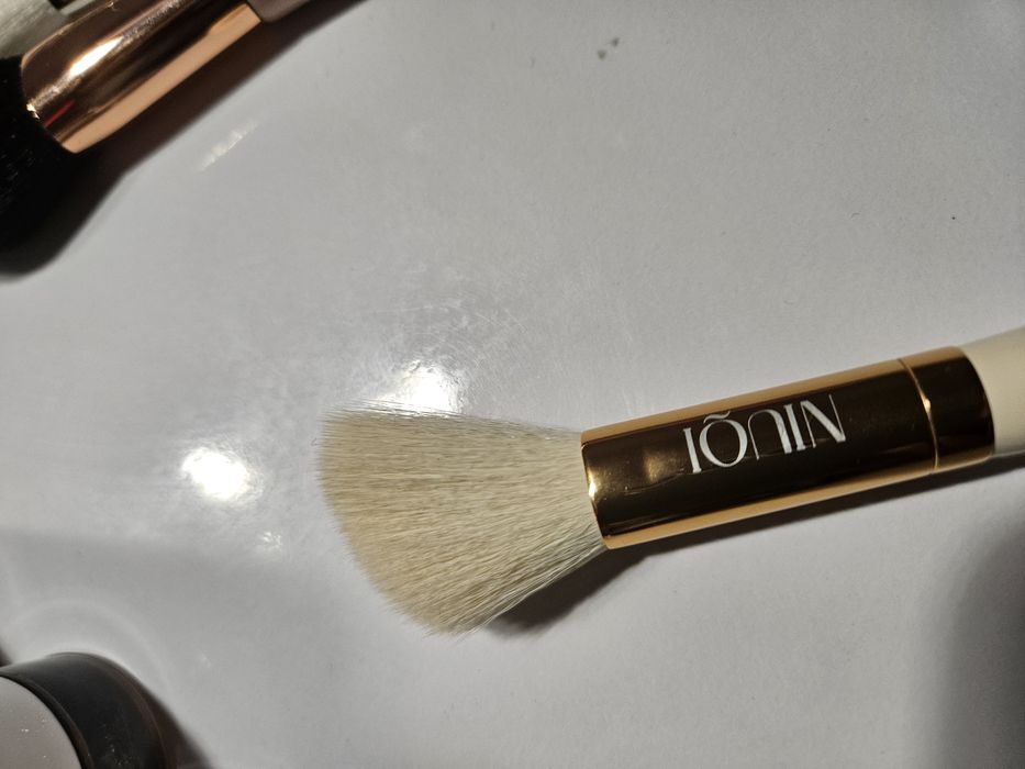 NIUQI/mięciutki pędzel do konturowania/Edycja limitowana DREAMLIGHT