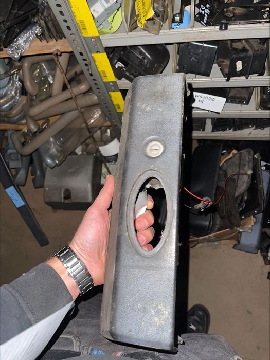 Land Rover DISCOVERY Logo puxador porta mala FVH100110 emblema