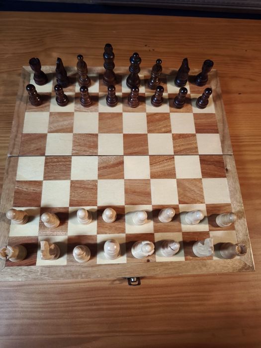 Jogo xadrez em madeira