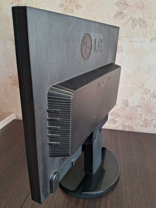 Монітор LG FLATRON L1953S-BF