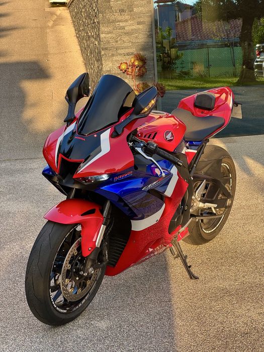 Honda CBR1000RR-R Fireblade + Extras