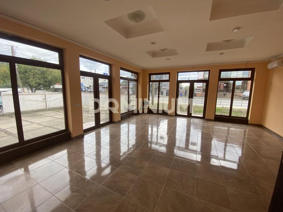 Оренда комерційного приміщення 38 м², вул. Комунальна