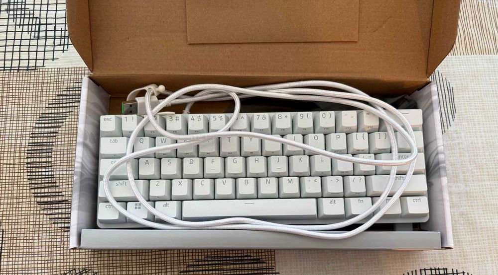 Teclado Razer Huntsman Mini Branco com switches vermelhas