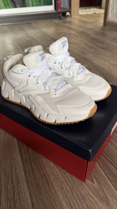 Продам жіночі кросівки Reebok