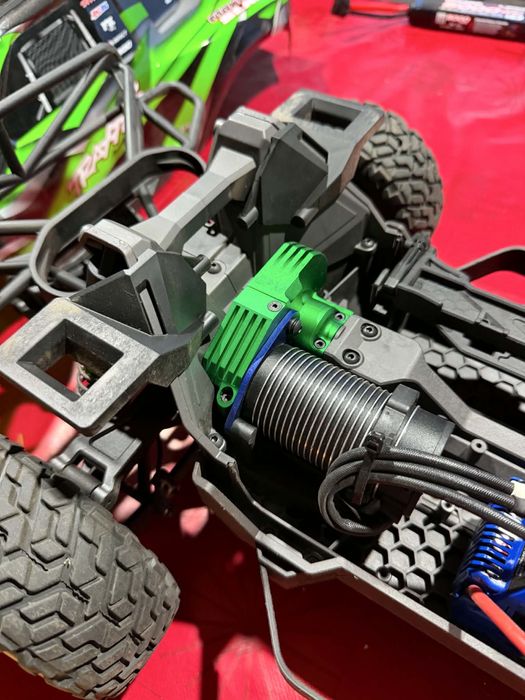 Traxxas maxx slash 6S stan jak nowy dużo dodatkow