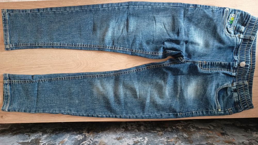 Spodnie jeansowe na gumce 146/152