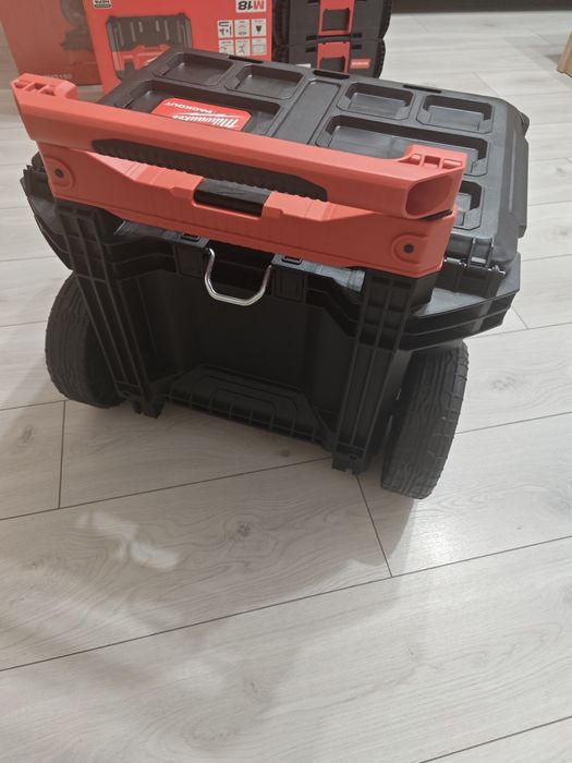 Skrzynia narzędziowa na kółkach Milwaukee PACKOUT