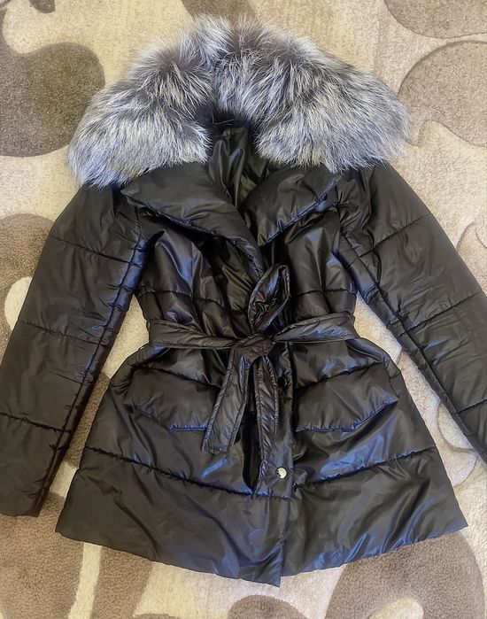 Куртка ( пуховик ) на зиму з натуральним хутром чорнобурки