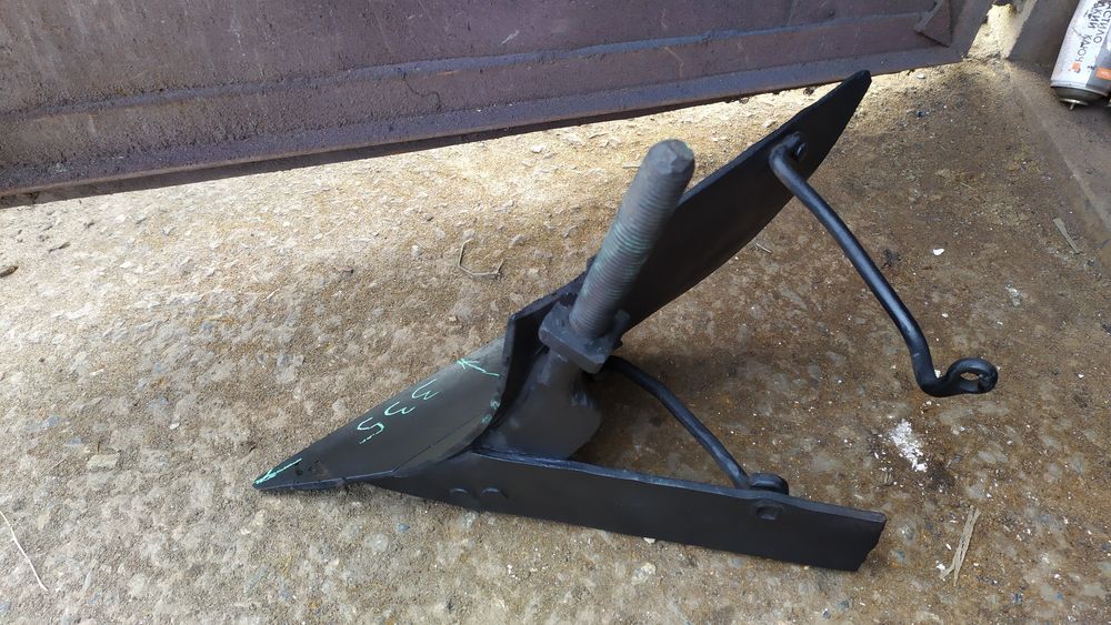 Плуг для мотоблока