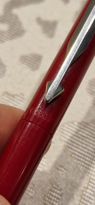 Caneta Parker Vermelha com 2 recargas