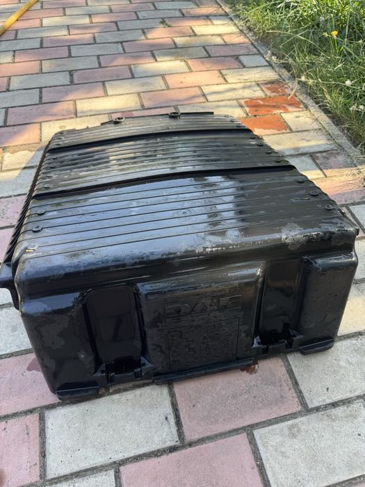 Акумуляторна кришка на автомобіль DAF