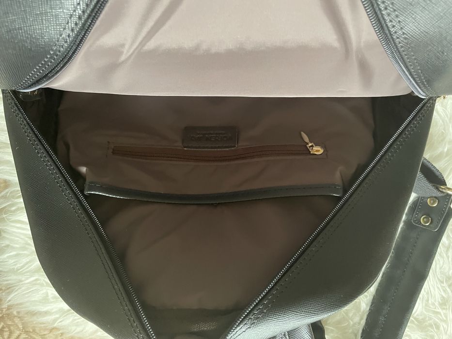 Mochila preta média, nova
